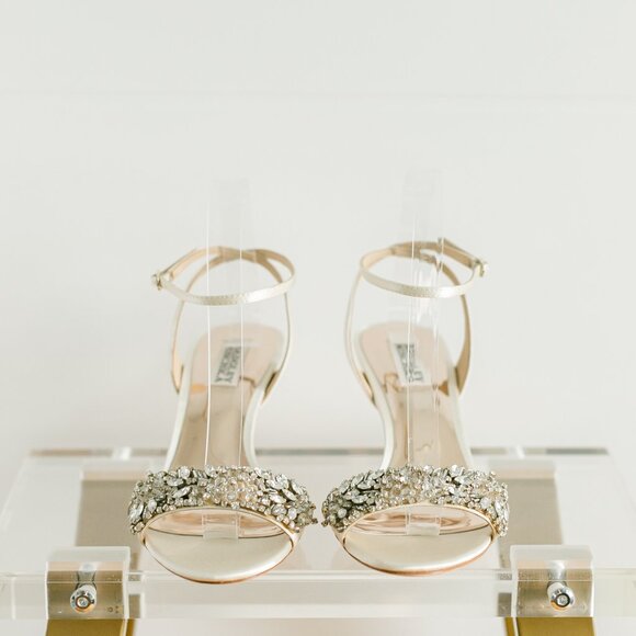 Badgley Mischka Richelle 8.5 Women's Heels Ivory Kitten Heel Satin - Picture 3 of 16